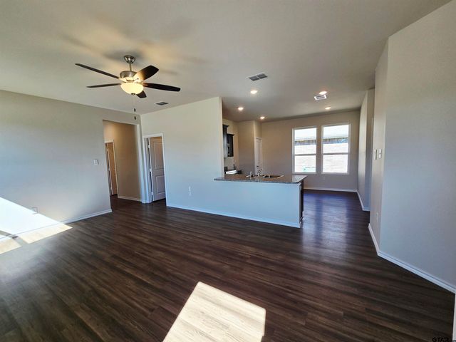 611 Park Central, Chandler, TX 75758