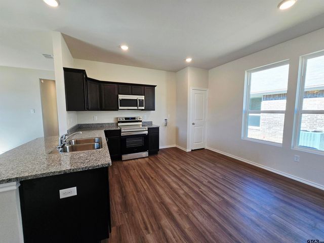 611 Park Central, Chandler, TX 75758