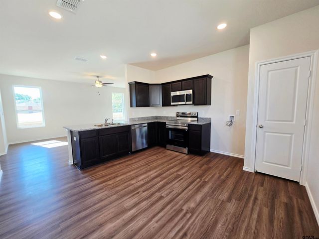 611 Park Central, Chandler, TX 75758