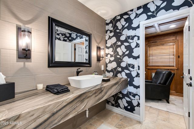 87 BILTMORE Estate, Phoenix, AZ 85016