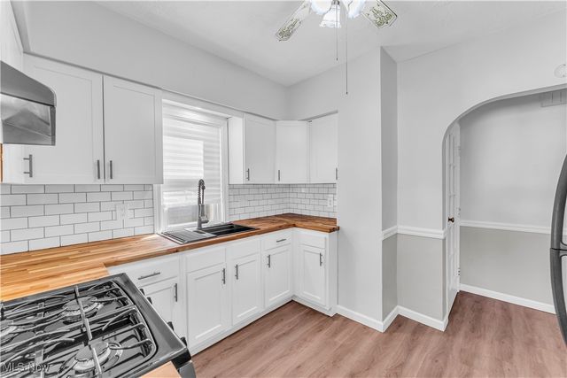 4002 Maplecrest Avenue, Parma, OH 44134