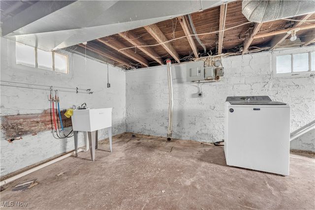 4002 Maplecrest Avenue, Parma, OH 44134