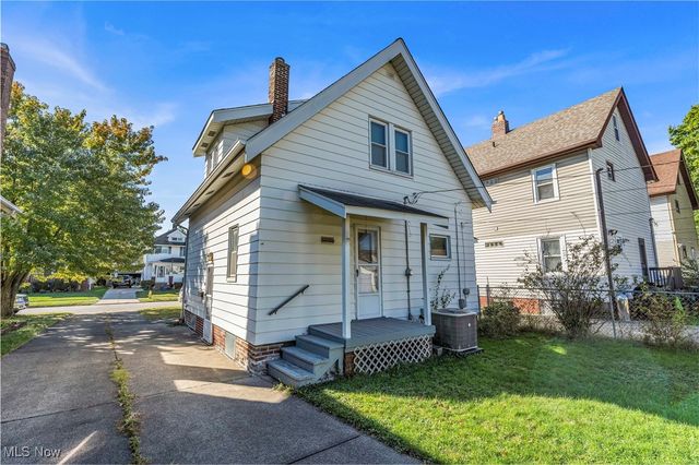 4002 Maplecrest Avenue, Parma, OH 44134