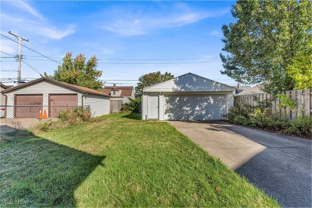 4002 Maplecrest Avenue, Parma, OH 44134