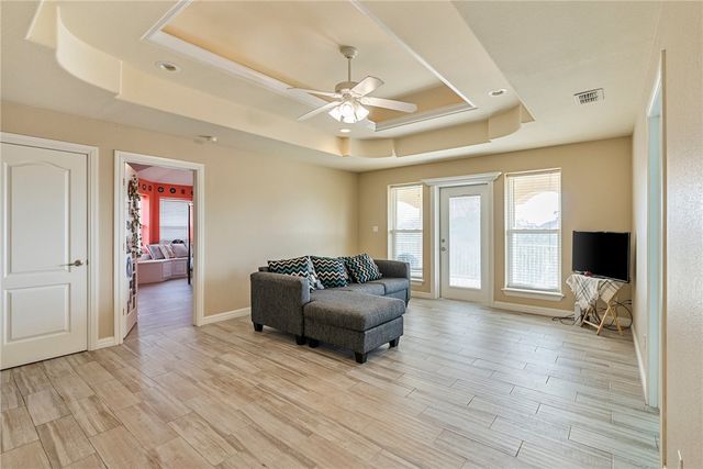 7842 Beauvais Dr, Corpus Christi, TX 78414