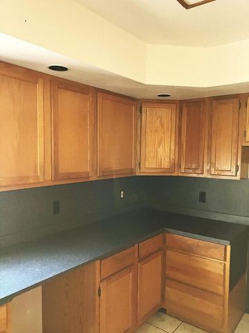 305 SE 8th Street, Plainview, TX 79072