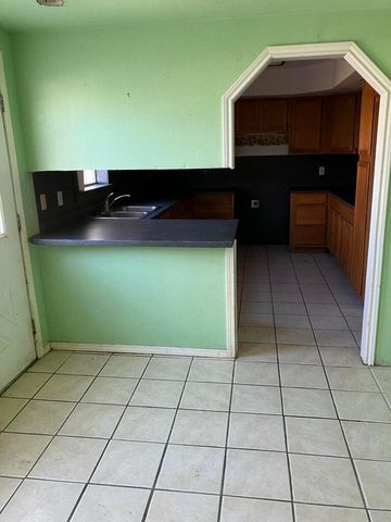 305 SE 8th Street, Plainview, TX 79072