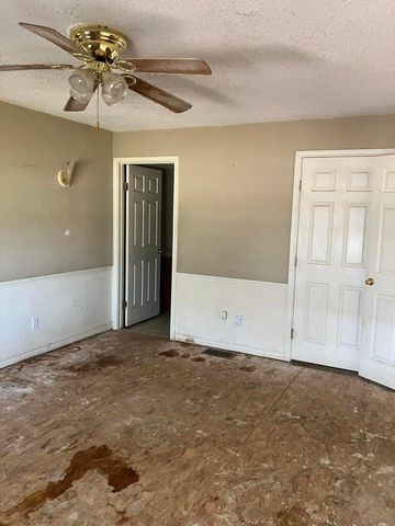 305 SE 8th Street, Plainview, TX 79072