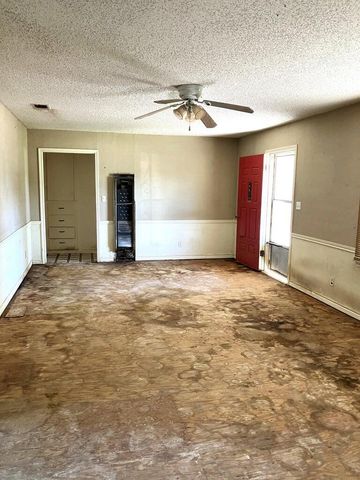 305 SE 8th Street, Plainview, TX 79072