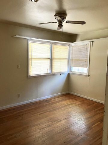 305 SE 8th Street, Plainview, TX 79072