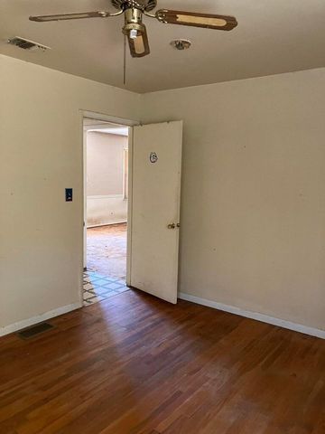 305 SE 8th Street, Plainview, TX 79072