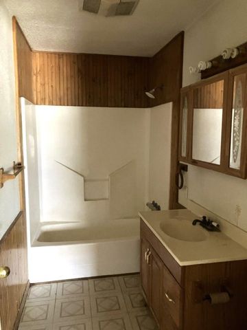 305 SE 8th Street, Plainview, TX 79072