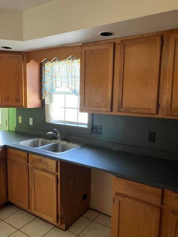 305 SE 8th Street, Plainview, TX 79072