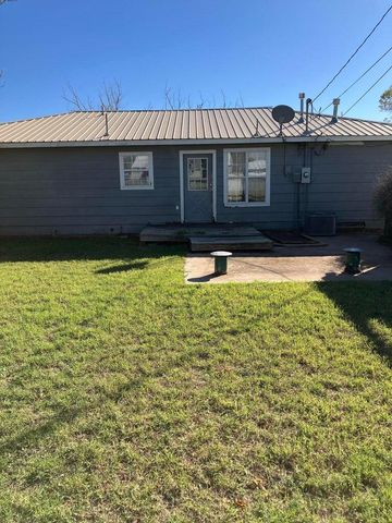 305 SE 8th Street, Plainview, TX 79072