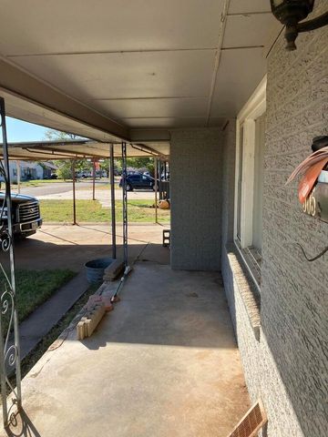 305 SE 8th Street, Plainview, TX 79072