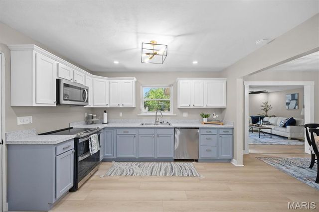 141 Sunny Slope Drive, Belleville, IL 62221