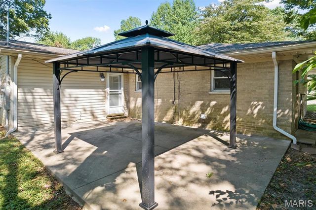 141 Sunny Slope Drive, Belleville, IL 62221