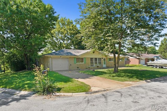 141 Sunny Slope Drive, Belleville, IL 62221