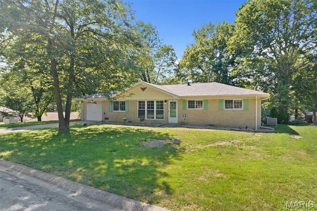 141 Sunny Slope Drive, Belleville, IL 62221