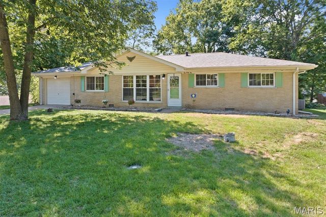 141 Sunny Slope Drive, Belleville, IL 62221