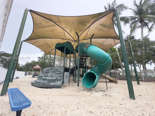 462 Fishtail Ter, Weston, FL 33327