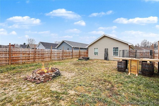 975 Wooded Trail, Scottsburg, IN 47170