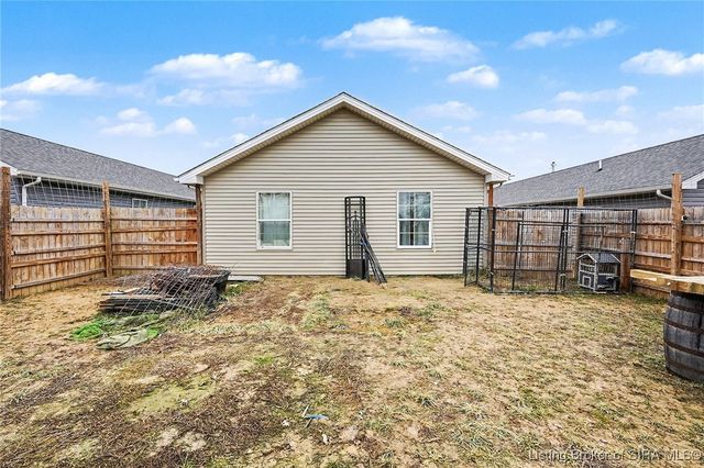 975 Wooded Trail, Scottsburg, IN 47170