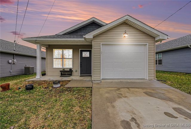 975 Wooded Trail, Scottsburg, IN 47170