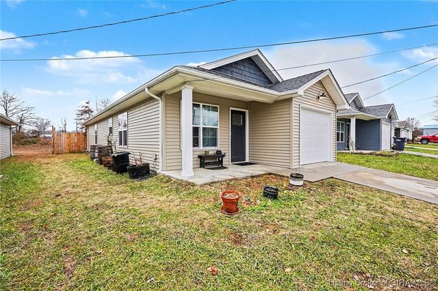 975 Wooded Trail, Scottsburg, IN 47170