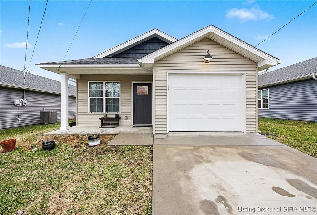 975 Wooded Trail, Scottsburg, IN 47170