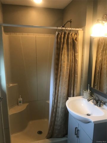 19 Reynolds Road, Shoreham, NY 11786