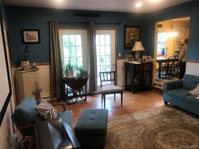 19 Reynolds Road, Shoreham, NY 11786