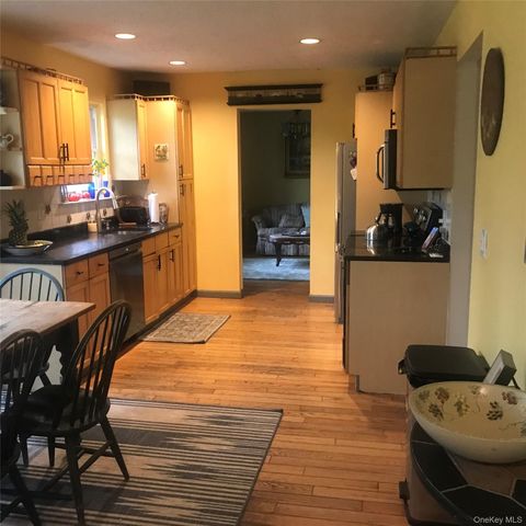 19 Reynolds Road, Shoreham, NY 11786