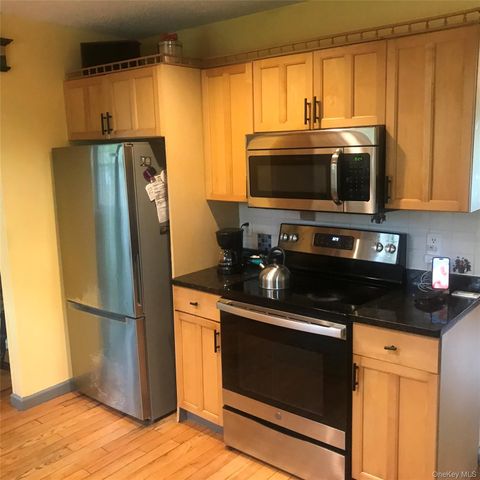 19 Reynolds Road, Shoreham, NY 11786