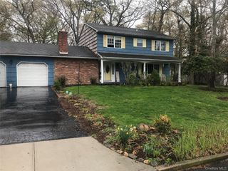 19 Reynolds Road, Shoreham, NY 11786