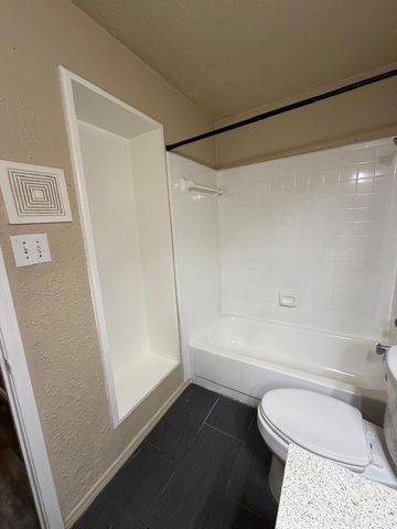 9797 Leawood Boulevard 1101, Houston, TX 77099