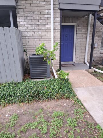 9797 Leawood Boulevard 1101, Houston, TX 77099
