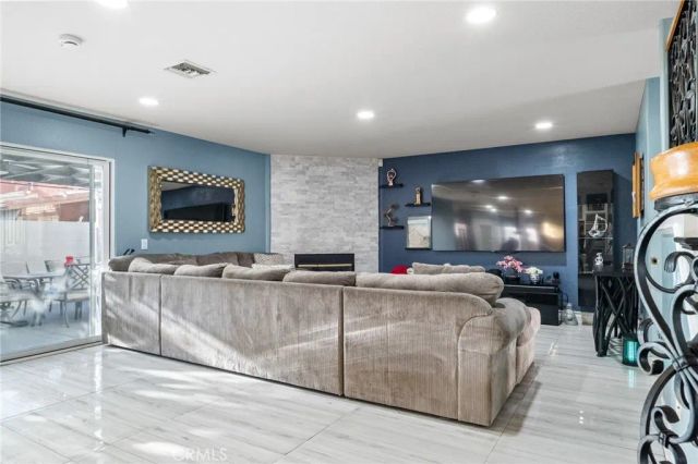 947 Via Camino 11, Wilmington, CA 90744
