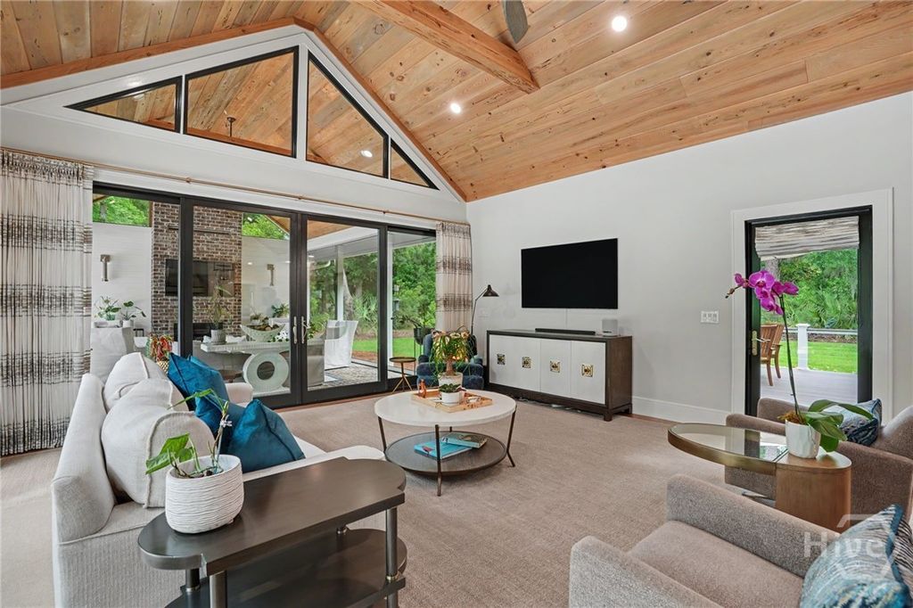 Image 13 of property listing at 9 Brandenberry Road, Savannah, GA 31411