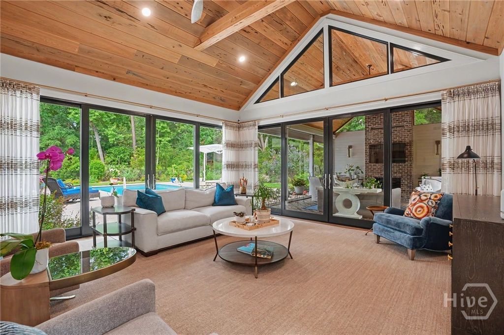 Image 14 of property listing at 9 Brandenberry Road, Savannah, GA 31411