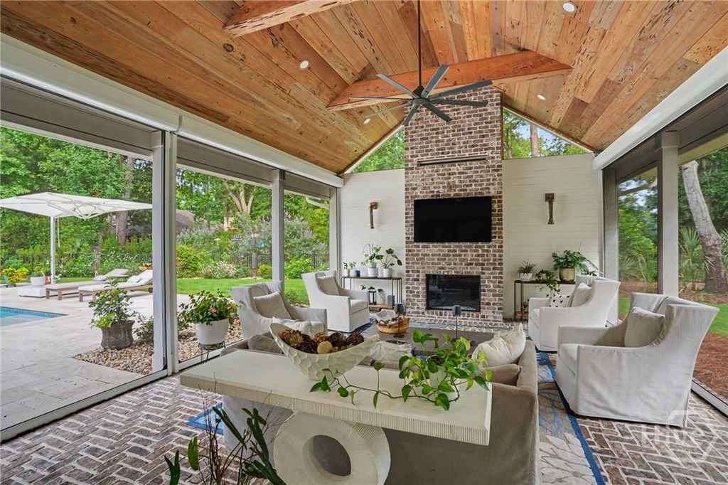 Image 17 of property listing at 9 Brandenberry Road, Savannah, GA 31411