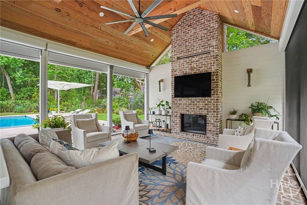 Image 18 of property listing at 9 Brandenberry Road, Savannah, GA 31411