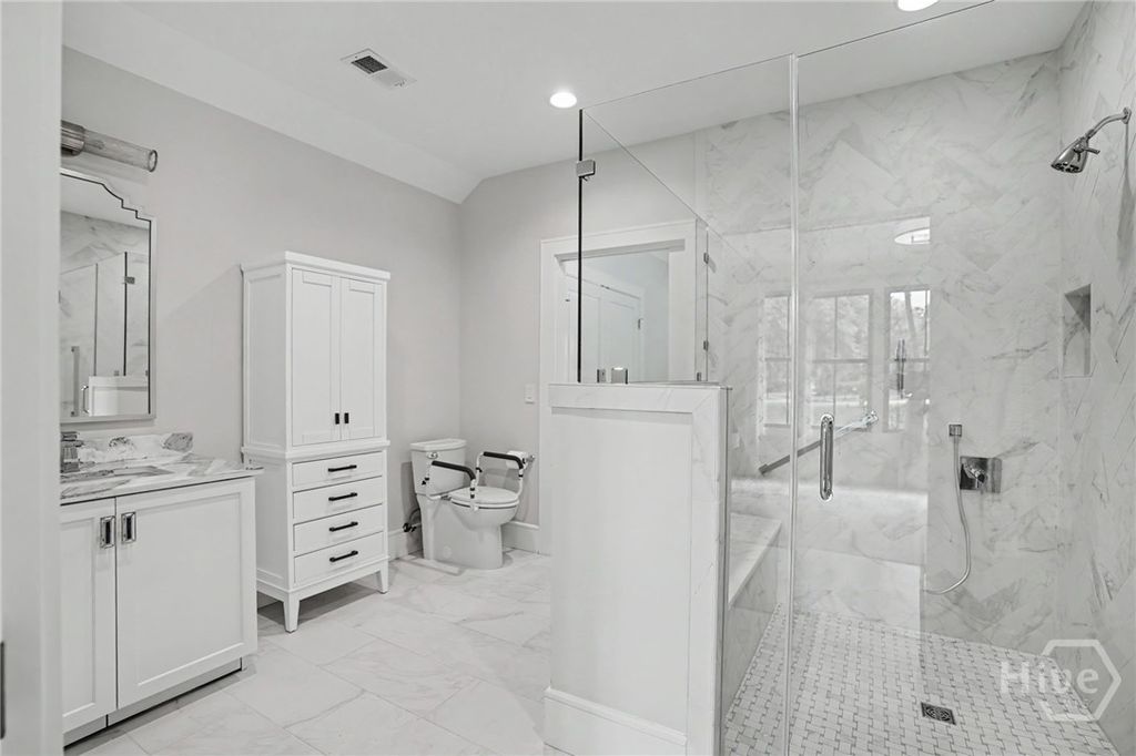 Image 24 of property listing at 9 Brandenberry Road, Savannah, GA 31411