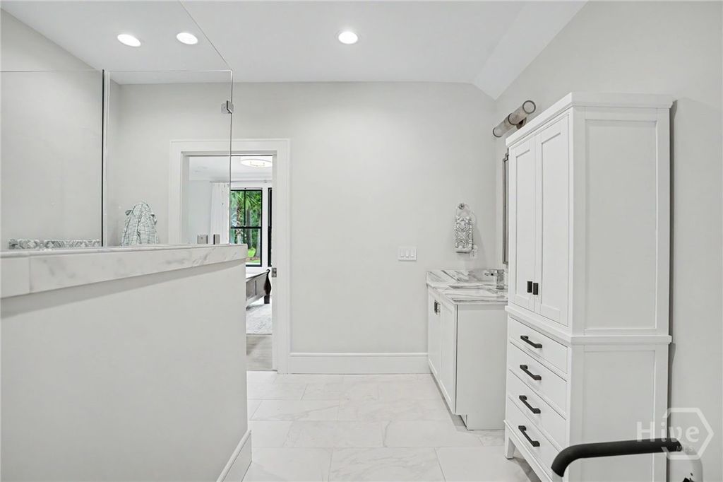 Image 25 of property listing at 9 Brandenberry Road, Savannah, GA 31411