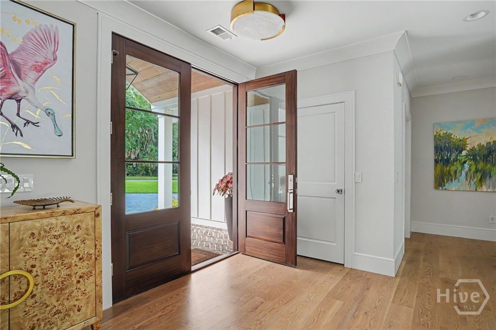 Image 3 of property listing at 9 Brandenberry Road, Savannah, GA 31411