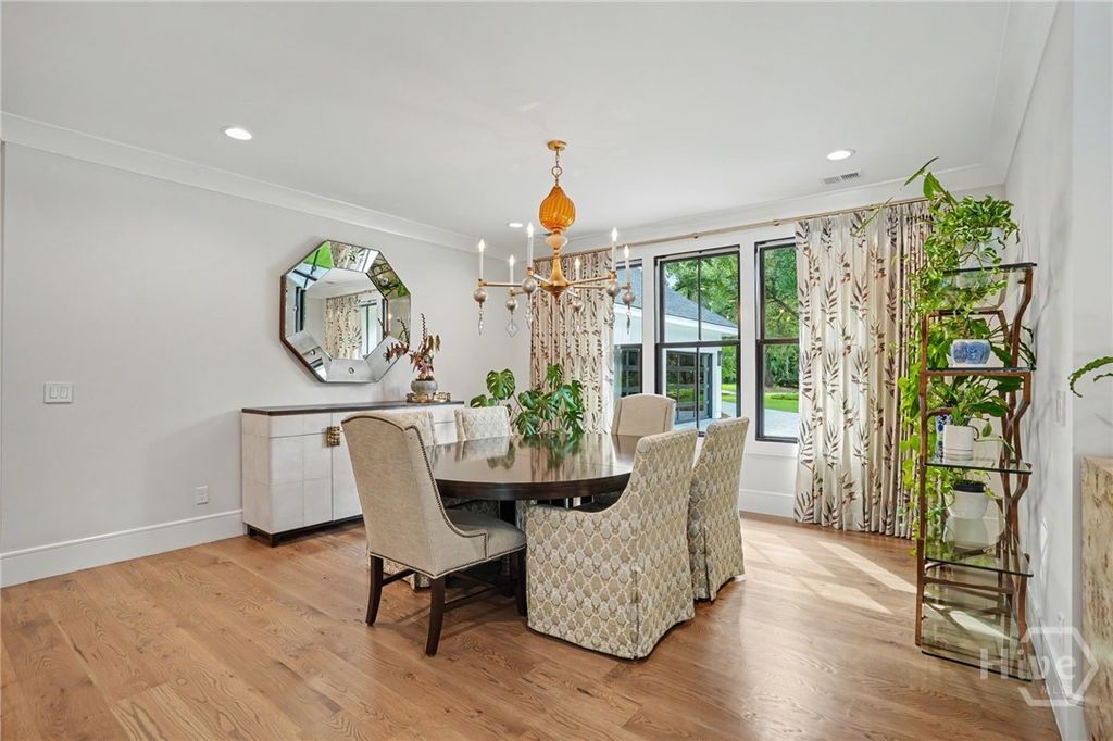 Image 4 of property listing at 9 Brandenberry Road, Savannah, GA 31411