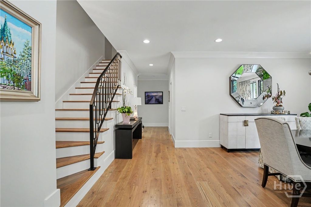 Image 5 of property listing at 9 Brandenberry Road, Savannah, GA 31411