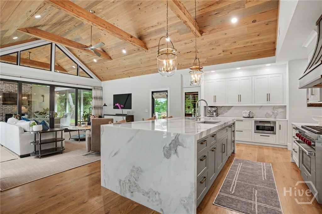 Image 8 of property listing at 9 Brandenberry Road, Savannah, GA 31411
