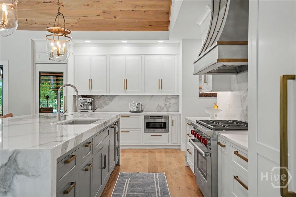 Image 9 of property listing at 9 Brandenberry Road, Savannah, GA 31411