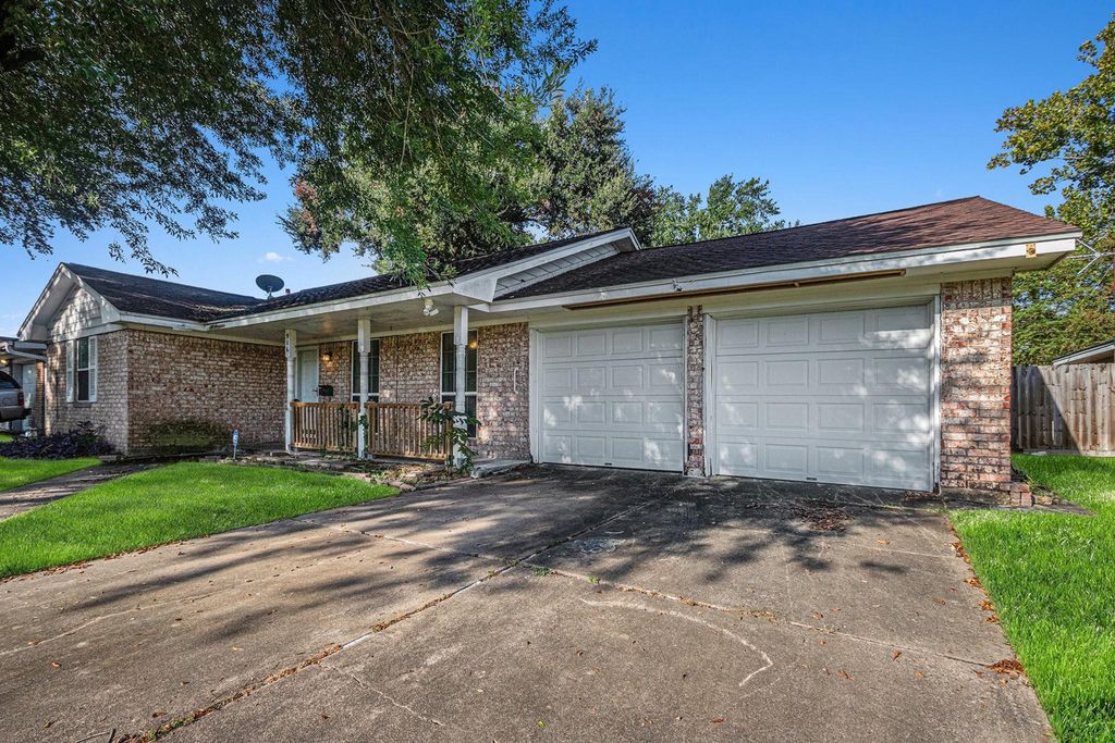 906 Alyse Street, Deer Park, TX 77536